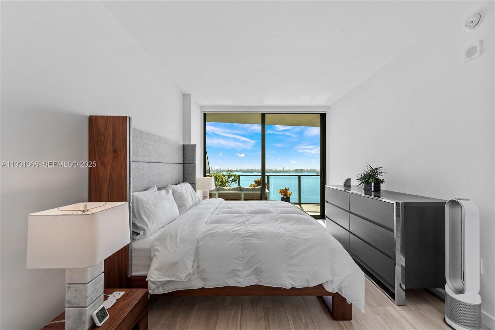 460 Northeast 28th Street, Unit 3903 Miami, FL 33137 - Photo 25 of 44 a bedroom with a bed and a window