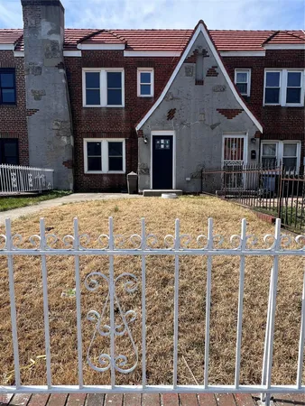 $799,900 | 177-29 Leslie Road | St. Albans