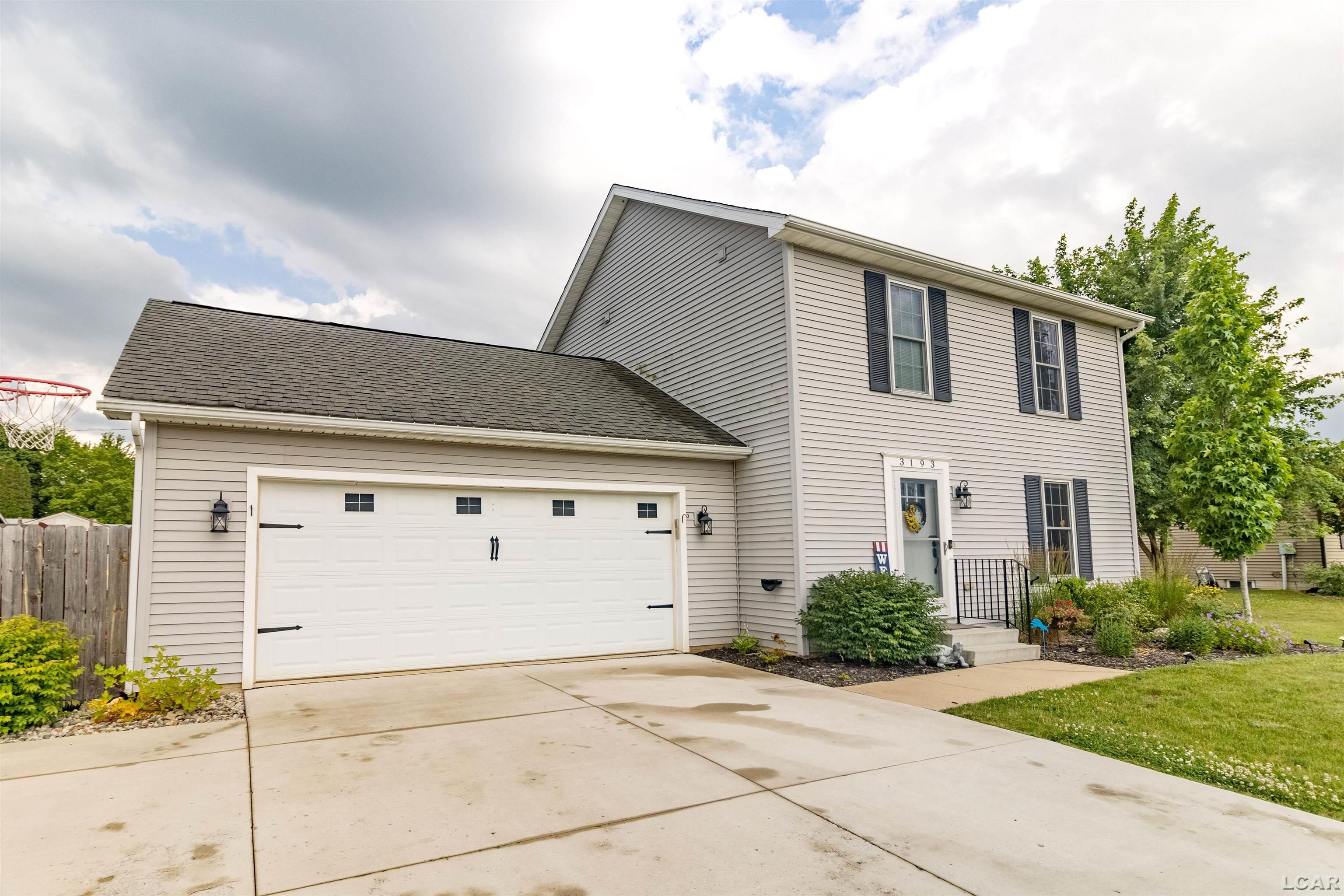 3193 Beaver Creek Ridge Adrian, MI 49221 - Photo 2 of 30 50180335-76f94782-d833-47c5-a41a-d1abeeec9717.JPG