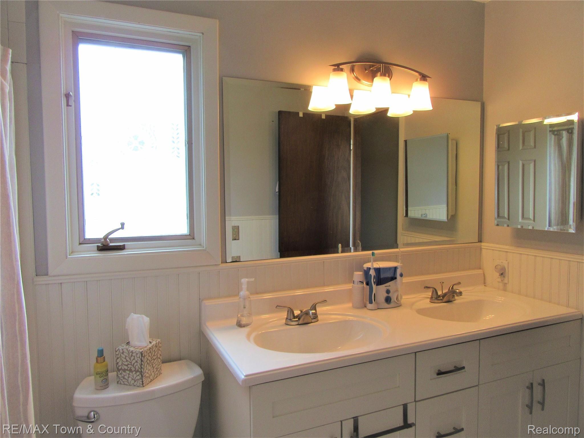 1021 Stonehenge Road Flint, MI 48532 - Photo 23 of 30 stone bath.jpg