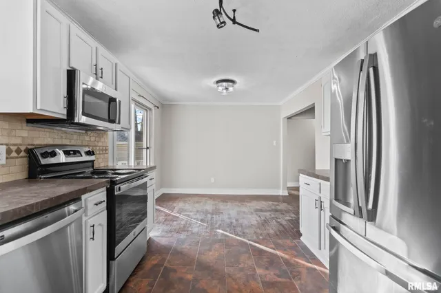 $120,000 | 1206 Rutledge Street, Pawnee, IL 62558