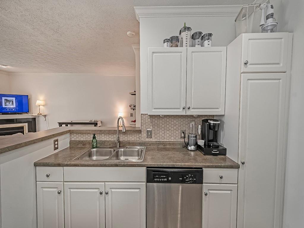 1009 Stockton Ridge Cranberry Township, PA 16066 - Photo 10 of 26 a kitchen with stainless steel appliances granite countertop a sink a stove and cabinets