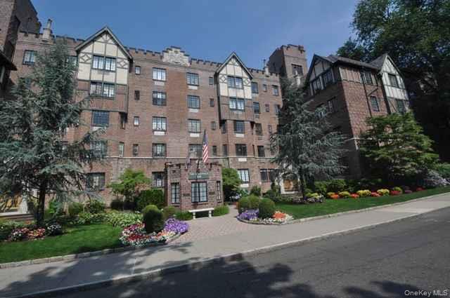 155 Garth Road, Unit B1 Scarsdale, NY 10583 - Photo 18 of 29 The Scarswold is an elegant pre-war building. The apartments have fireplaces, hardwood floors, arched doorway, new baths and casement windows. The building has a large laundry room and storage is available for an additional fee. The grounds are well maintained have several setting area. Scarsdale village and train station are a short walk.