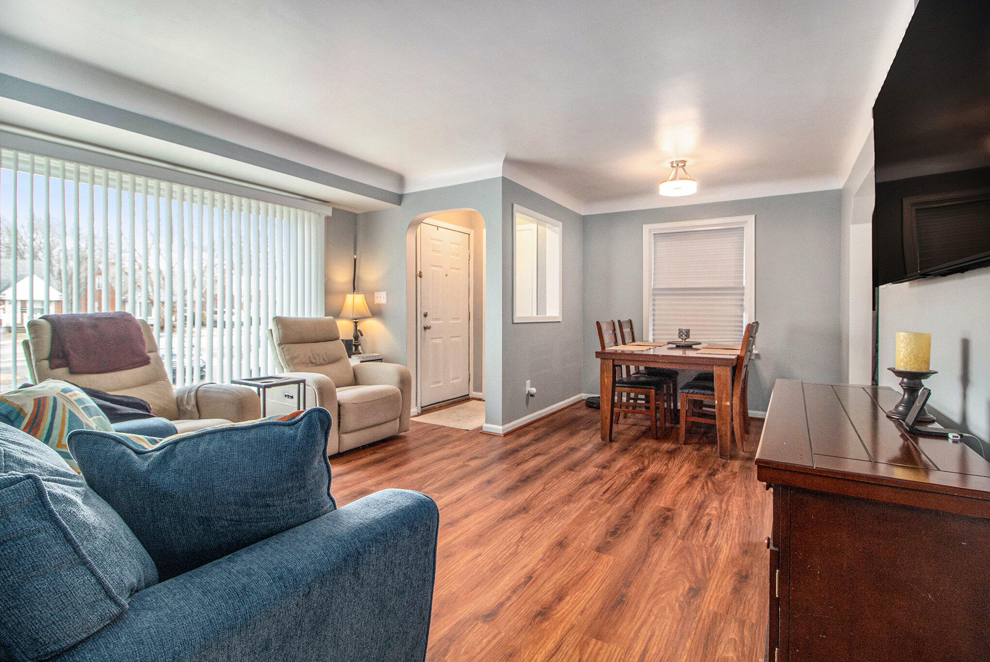 11367 Inkster Road Livonia, MI 48150 - Photo 4 of 17 004_img_8232_661
