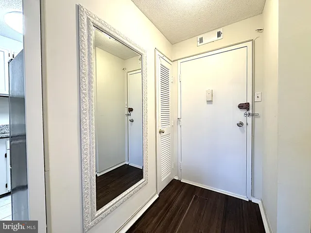 $1,900 | 2030 North Adams Street, Unit 404, Arlington, VA 22201