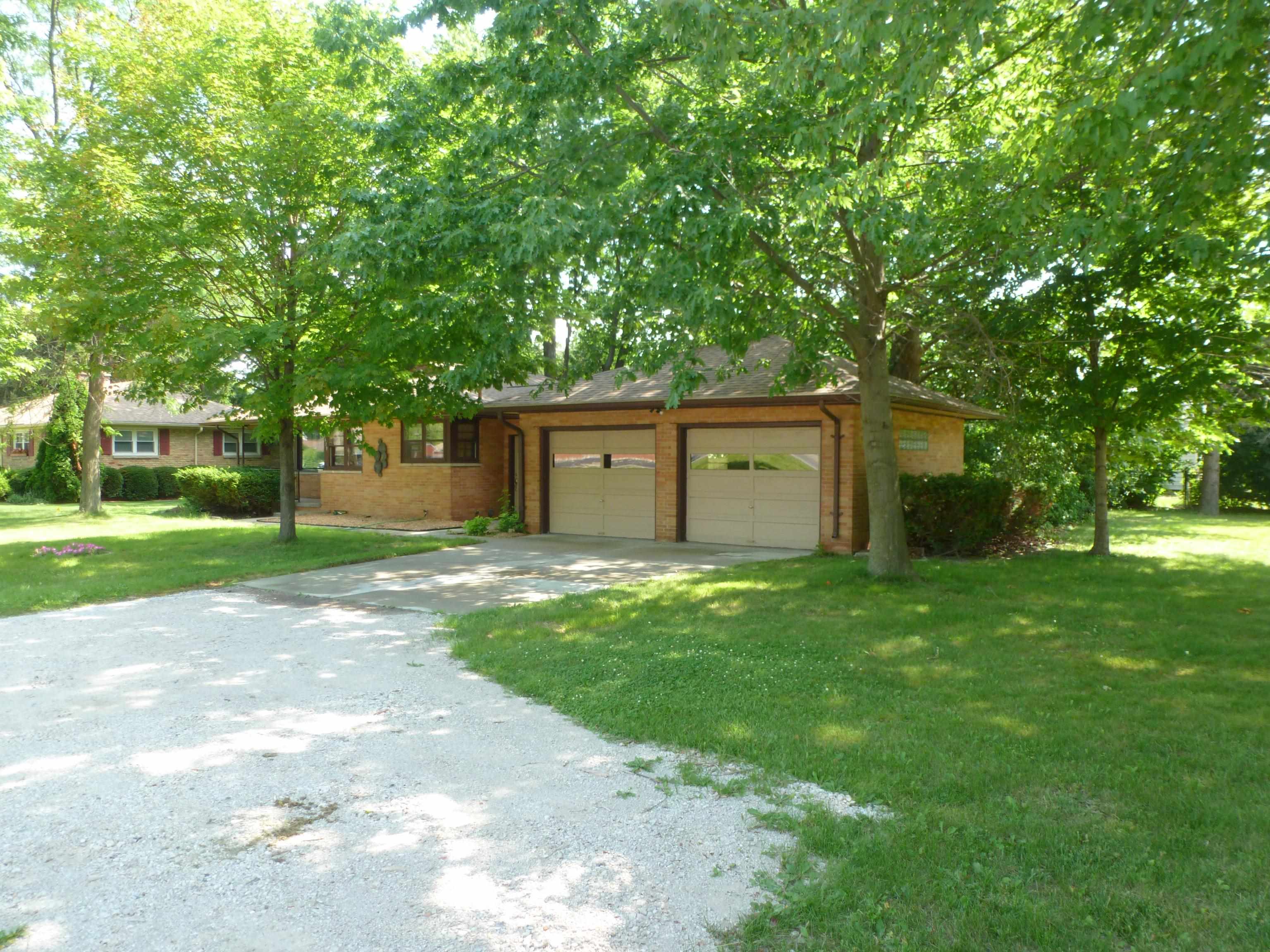 2520 Hemmeter Road Saginaw, MI 48603 - Photo 2 of 38