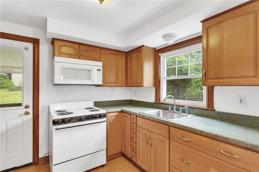 609 Hamil Road Verona, PA 15147 - Photo 11 of 18 Gallery Image 11