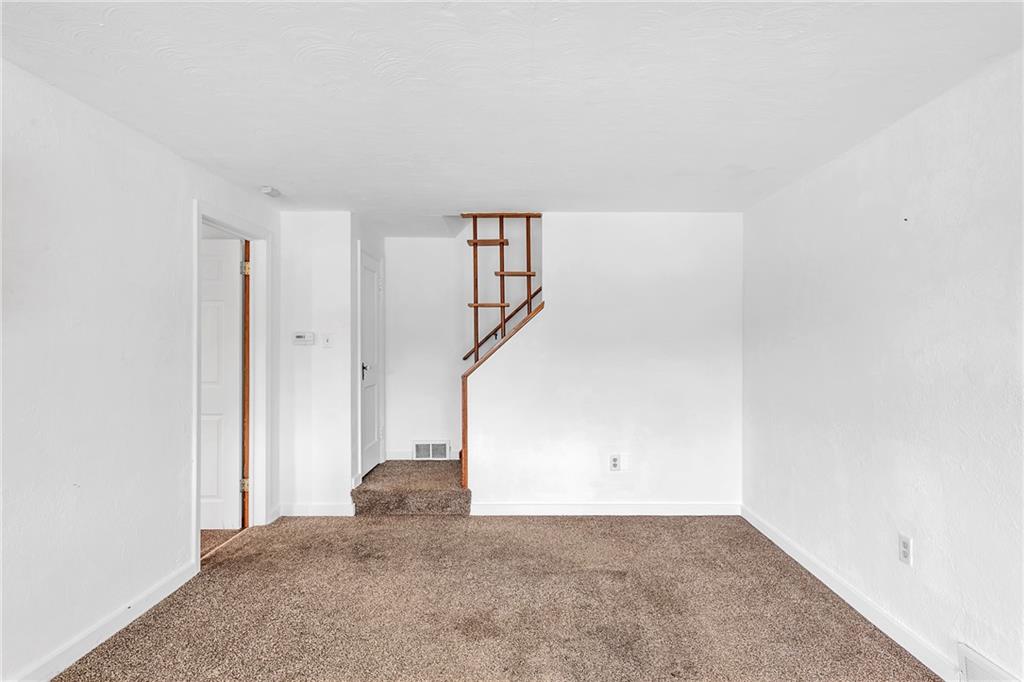 609 Hamil Road Verona, PA 15147 - Photo 4 of 18 Gallery Image 4