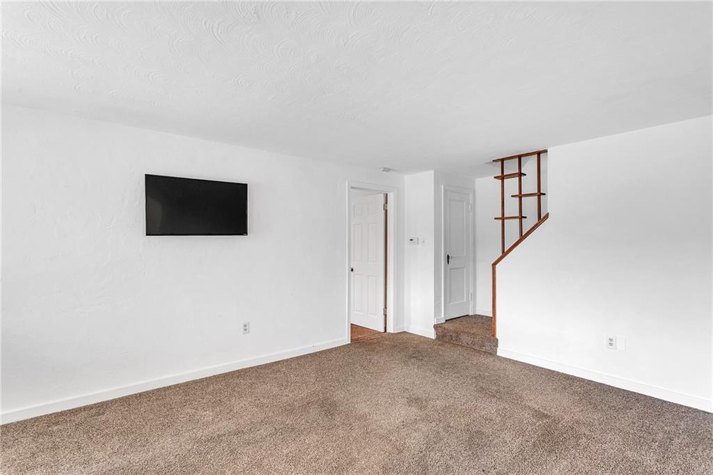 609 Hamil Road Verona, PA 15147 - Photo 5 of 18 Gallery Image 5