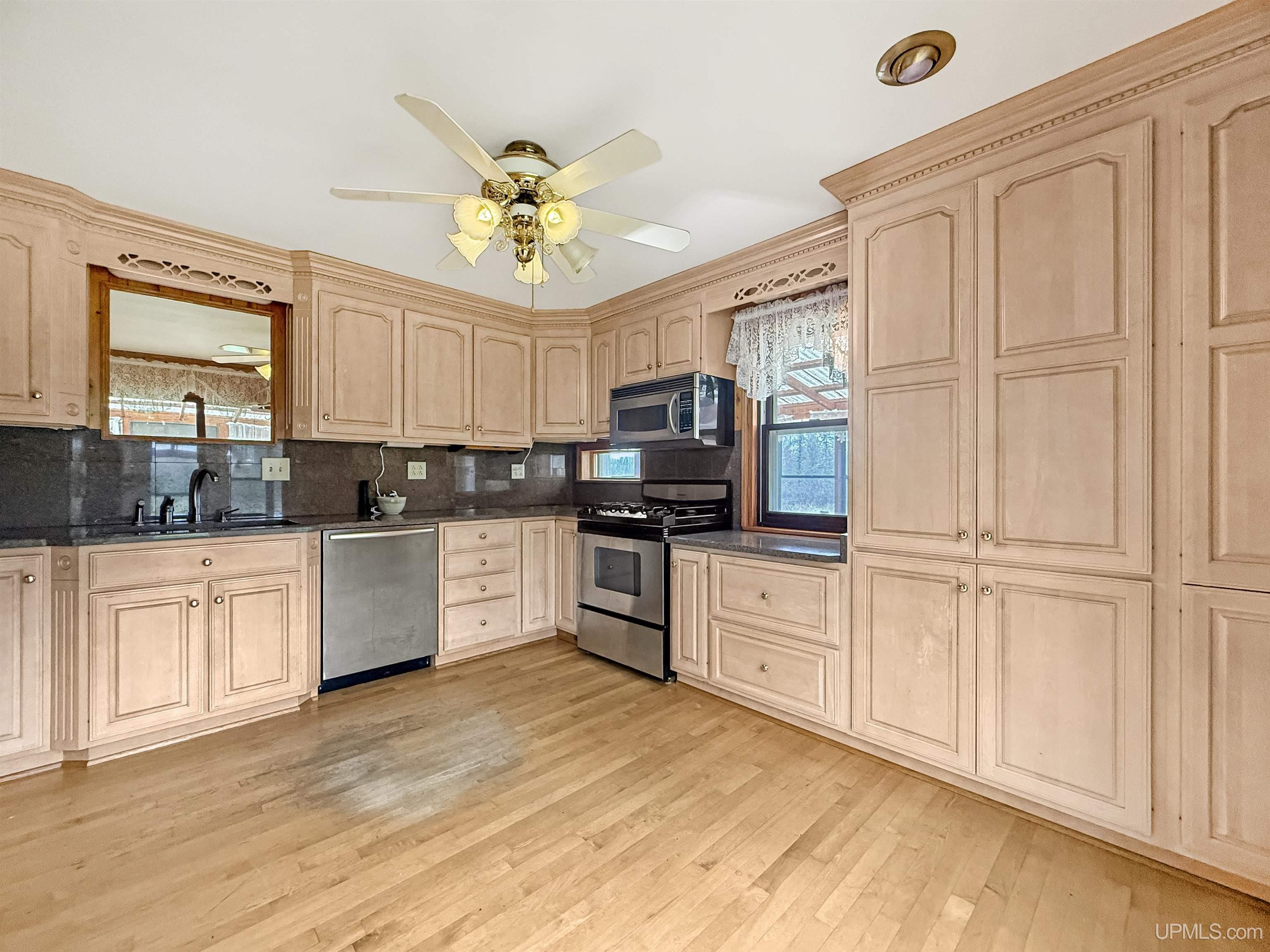109 Offerman Road Amasa, MI 49903 - Photo 7 of 76