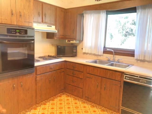 2106 Brodhead Road Aliquippa, PA 15001 - Photo 9 of 18 Very functional with tons of cabinet space!