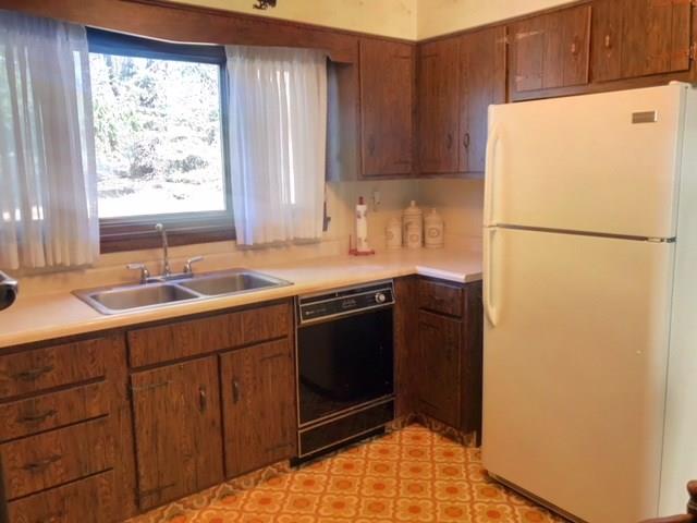 2106 Brodhead Road Aliquippa, PA 15001 - Photo 10 of 18 Natural light while your do your baking or create gourmet dinners!