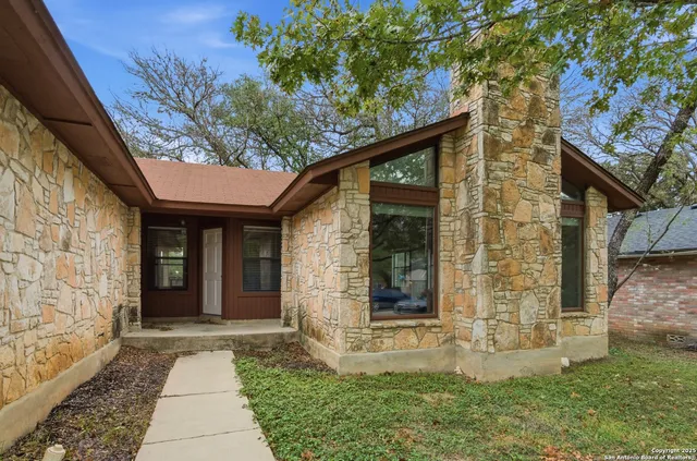 $1,775 | 13830 East Hillside, San Antonio, TX 78249