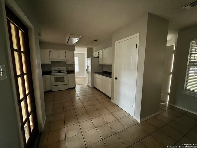$1,775 | 13830 East Hillside, San Antonio, TX 78249