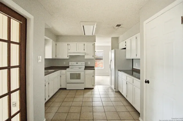 $1,775 | 13830 East Hillside, San Antonio, TX 78249