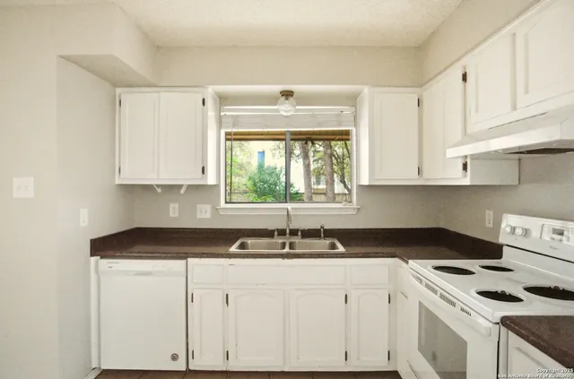 $1,775 | 13830 East Hillside, San Antonio, TX 78249