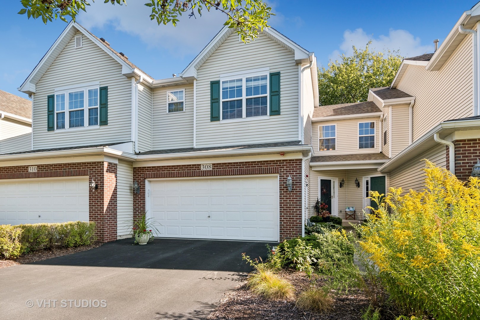 308 Ridge Road North Aurora, IL 60542 - Photo 1 of 18