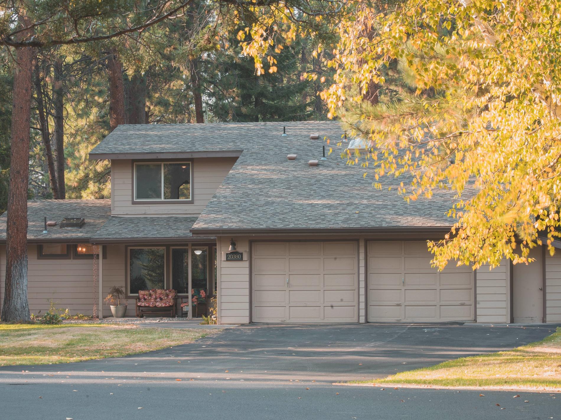 20380 Strawline Road Bend, OR 97702 - Photo 1 of 30 01