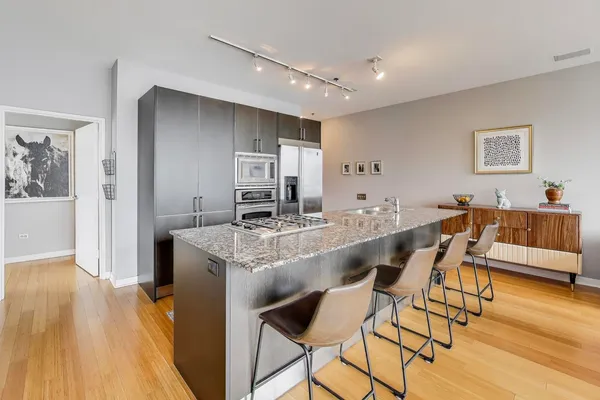 $570,000 | 653 North Kingsbury Street, Unit 1907, Chicago, IL 60654