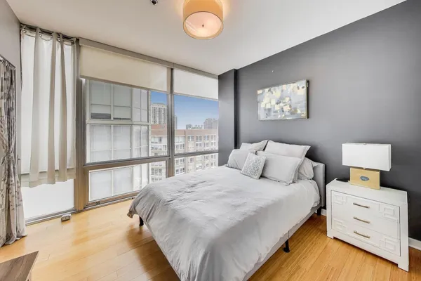 $570,000 | 653 North Kingsbury Street, Unit 1907, Chicago, IL 60654