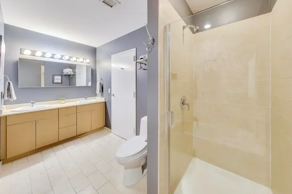 $570,000 | 653 North Kingsbury Street, Unit 1907, Chicago, IL 60654