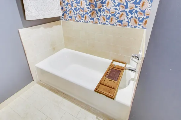 $570,000 | 653 North Kingsbury Street, Unit 1907, Chicago, IL 60654