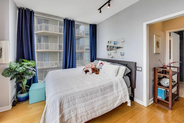 $570,000 | 653 North Kingsbury Street, Unit 1907, Chicago, IL 60654