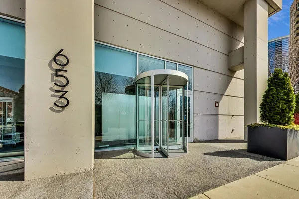 $570,000 | 653 North Kingsbury Street, Unit 1907, Chicago, IL 60654
