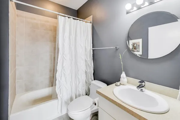 $570,000 | 653 North Kingsbury Street, Unit 1907, Chicago, IL 60654