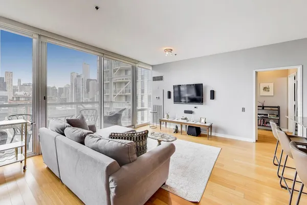 $570,000 | 653 North Kingsbury Street, Unit 1907, Chicago, IL 60654