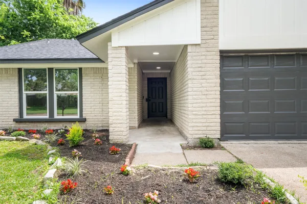 $349,990 | 16230 Dunmoor Drive, Houston, TX 77059