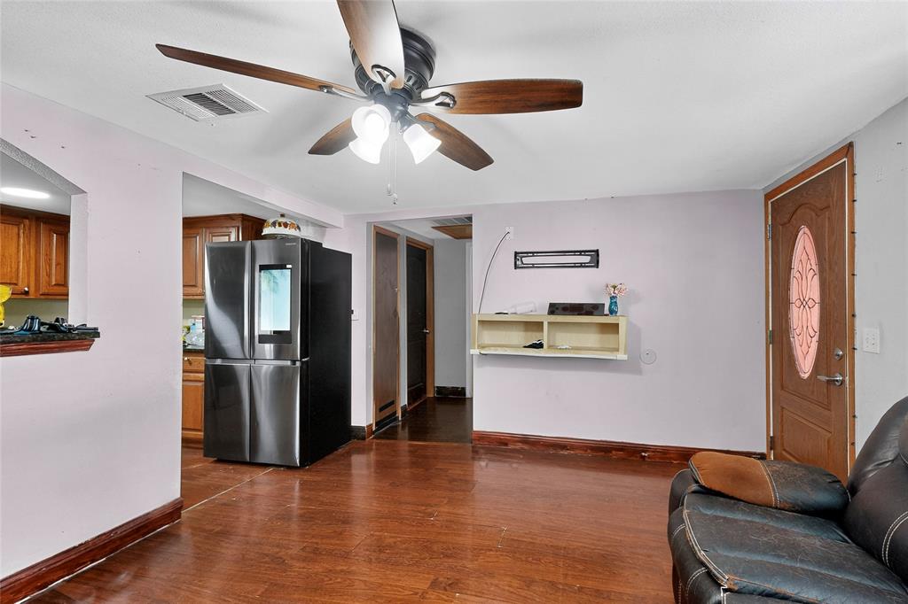 940 Rowlett Road Rowlett, TX 75088 - Photo 29 of 37 a view of a livingroom with furniture and a ceiling fan