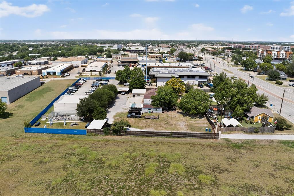 940 Rowlett Road Rowlett, TX 75088 - Photo 6 of 37 an aerial view of residential houses with outdoor space