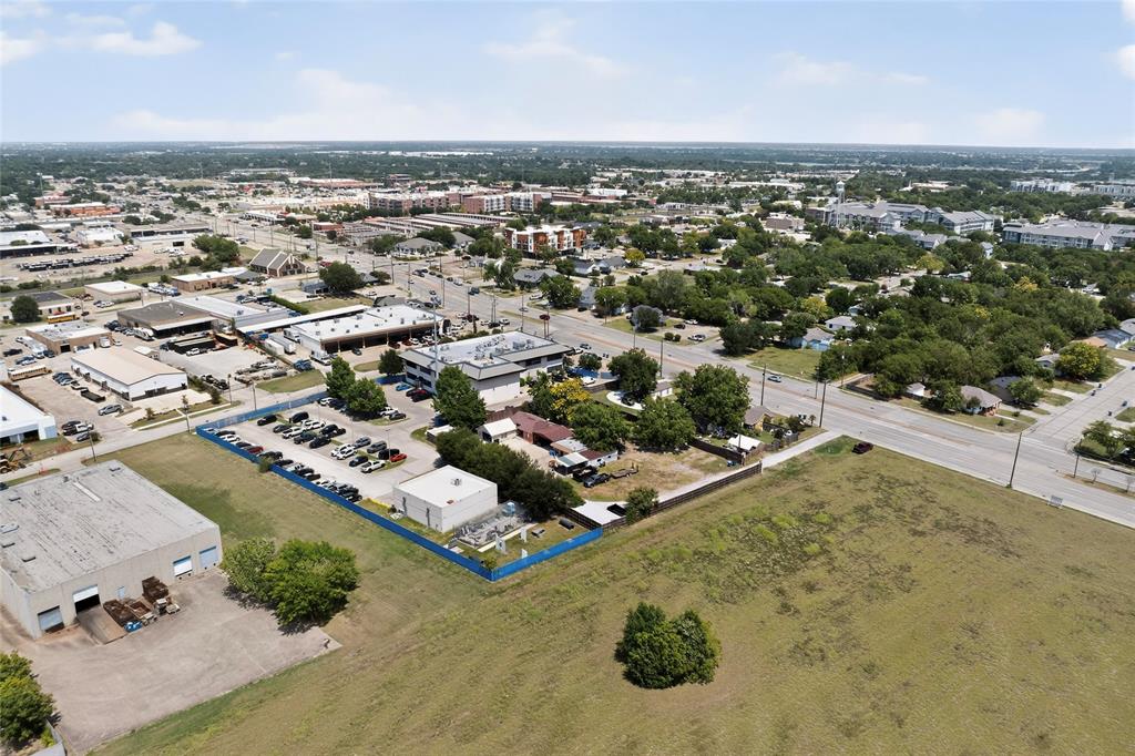 940 Rowlett Road Rowlett, TX 75088 - Photo 10 of 37 an aerial view of residential houses with outdoor space