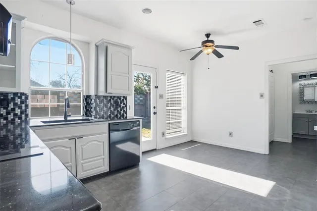 $2,600 | 2244 Tiffany Glenn Court, Bedford, TX 76021