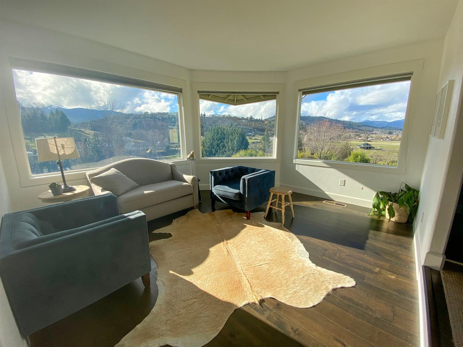 1340 Vawter Road Medford, OR 97501 - Photo 8 of 35 Formal Living Room, with Huge picture wi