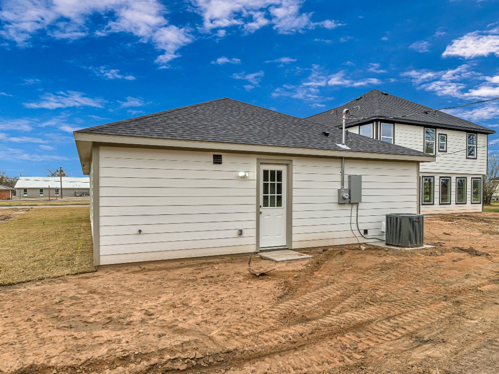 1010 4th Street Hempstead, TX 77445 - Photo 21 of 23 a front view of a house