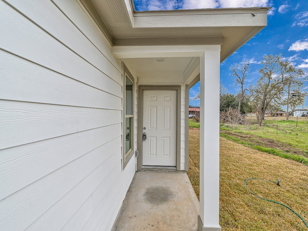 1010 4th Street Hempstead, TX 77445 - Photo 4 of 23 a view of a porch