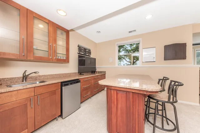 $999,000 | 4977 St Annes Court, Ann Arbor, MI 48103