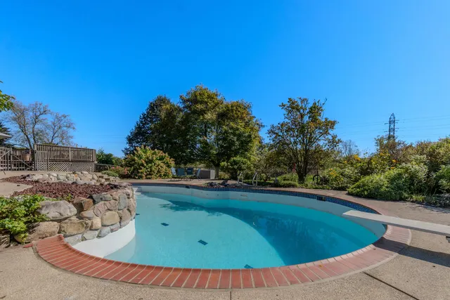 $999,000 | 4977 St Annes Court, Ann Arbor, MI 48103