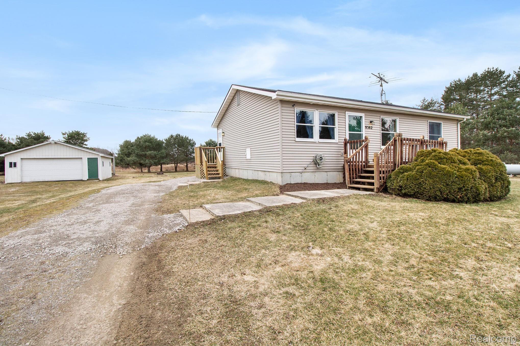9382 Beard Road Byron, MI 48418 - Photo 3 of 35 2.jpg