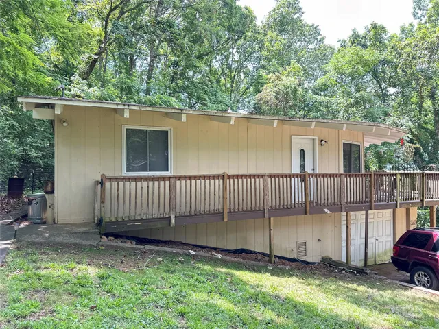 a view of a garden with a tree