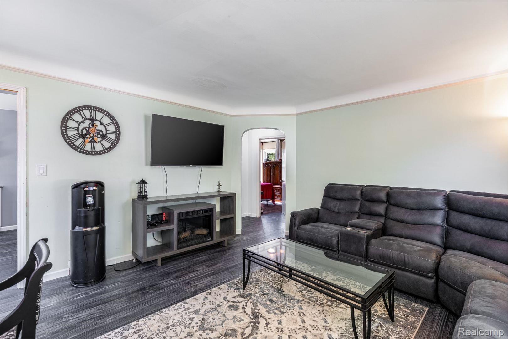 11375 Inkster Road Livonia, MI 48150 - Photo 4 of 15 Gallery Image 4