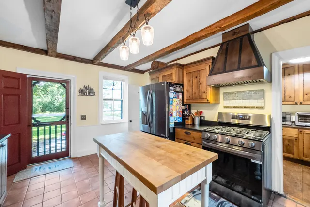 $950,000 | 935 Dutch Neck Road, Waldoboro, ME 04572