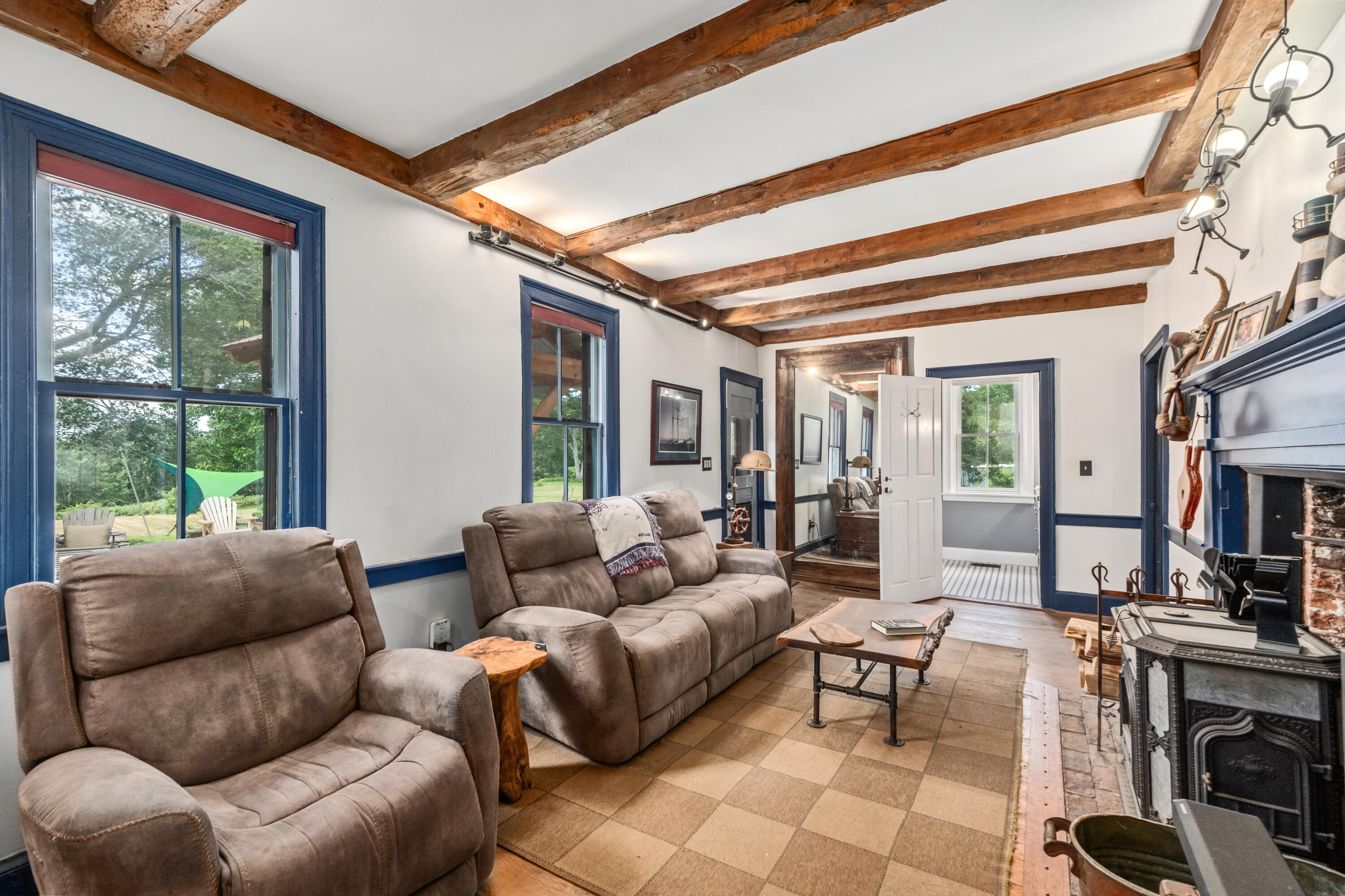 935 Dutch Neck Road Waldoboro, ME 04572 - Photo 22 of 78 Living Room