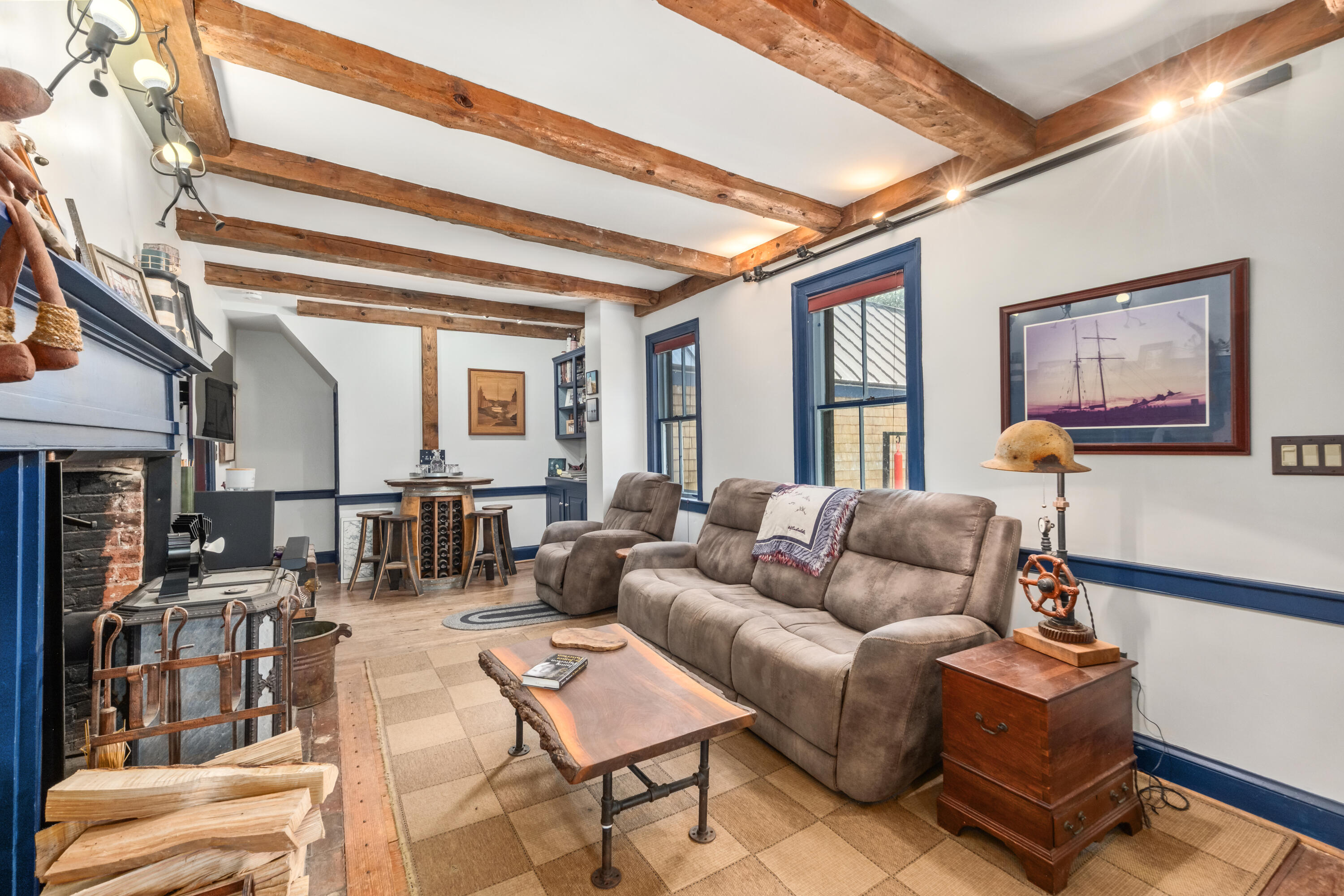 935 Dutch Neck Road Waldoboro, ME 04572 - Photo 23 of 78 Lving Room