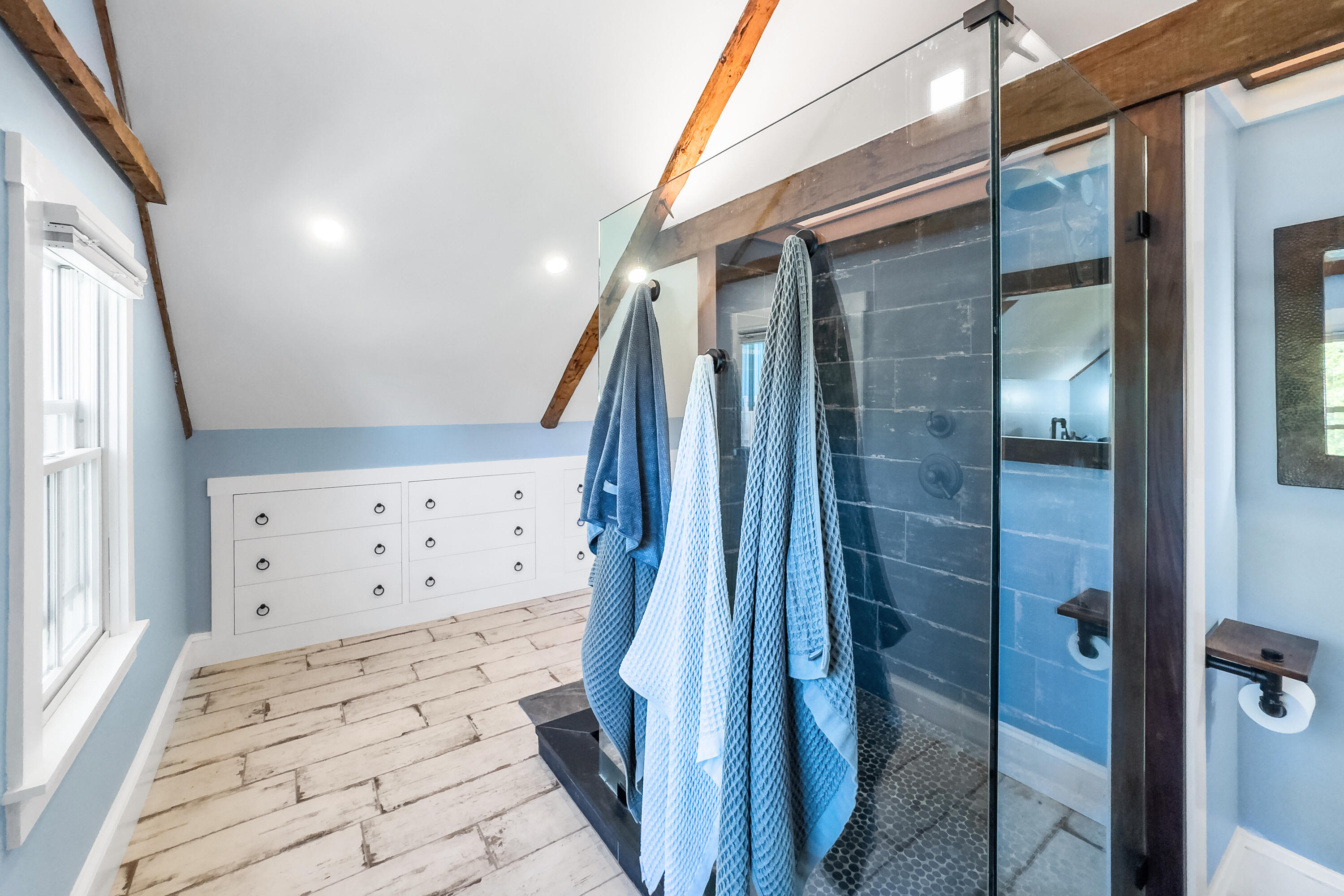 935 Dutch Neck Road Waldoboro, ME 04572 - Photo 41 of 78 2nd Floor Bath