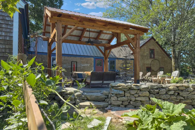 $950,000 | 935 Dutch Neck Road, Waldoboro, ME 04572