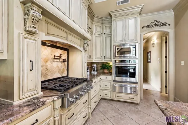 $705,000 | 13528 Landmark Drive, Baton Rouge, LA 70810