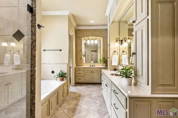 $705,000 | 13528 Landmark Drive, Baton Rouge, LA 70810